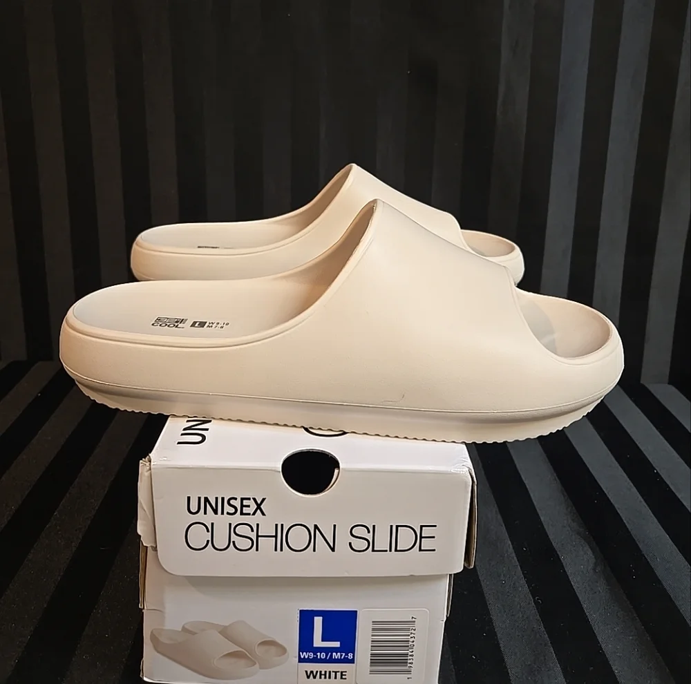 XS Or Large 32° Cool Cushion Slides White Easy Clean EVA Shower Shoes - Picture 9 of 11